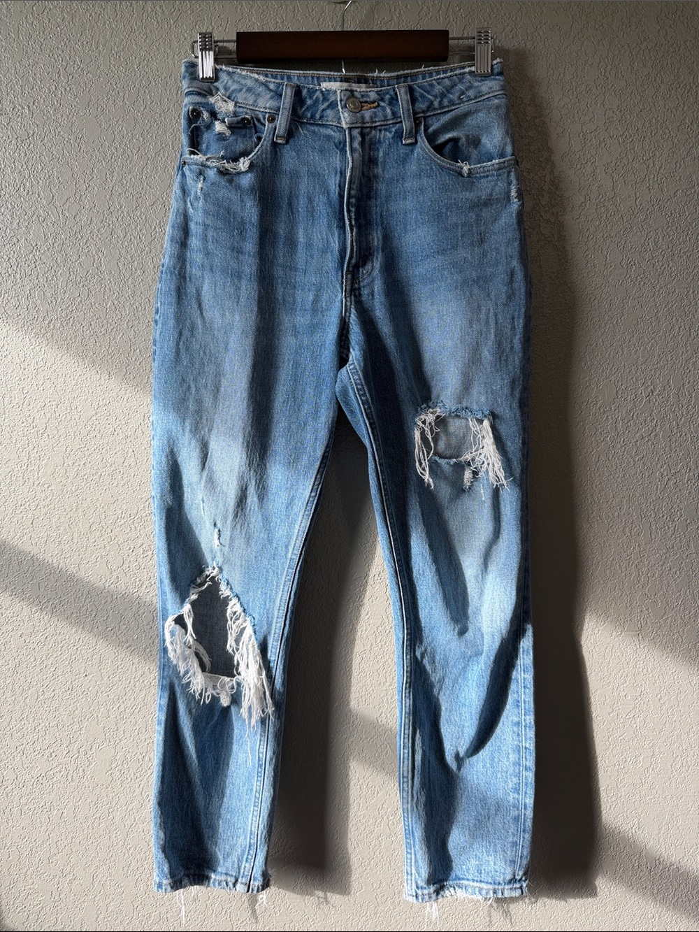 Abercrombie & Fitch High Rise Mom Jeans Distressed